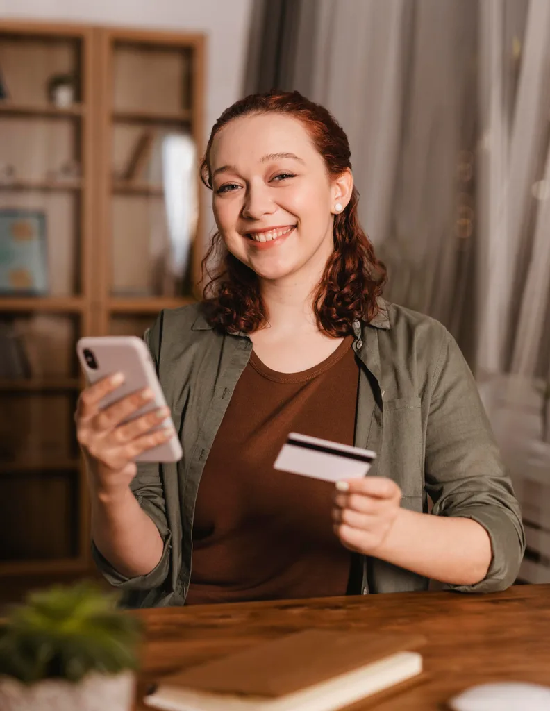 Fexiva support specialist smiling while holding a card and phone